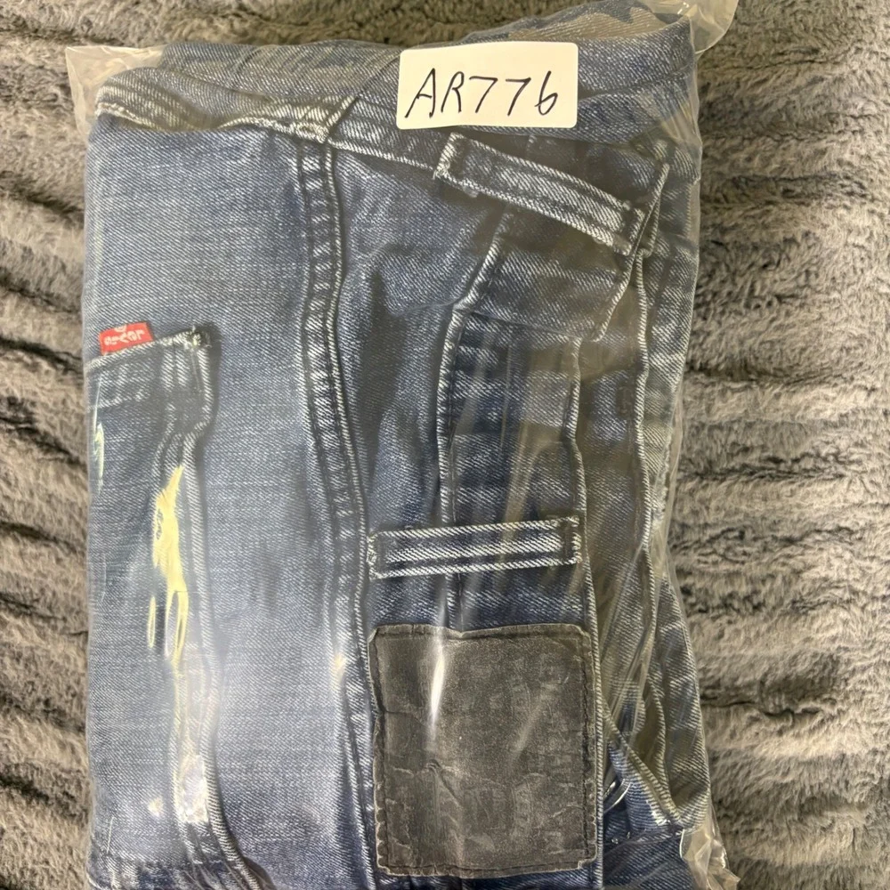 Levis measurements waist